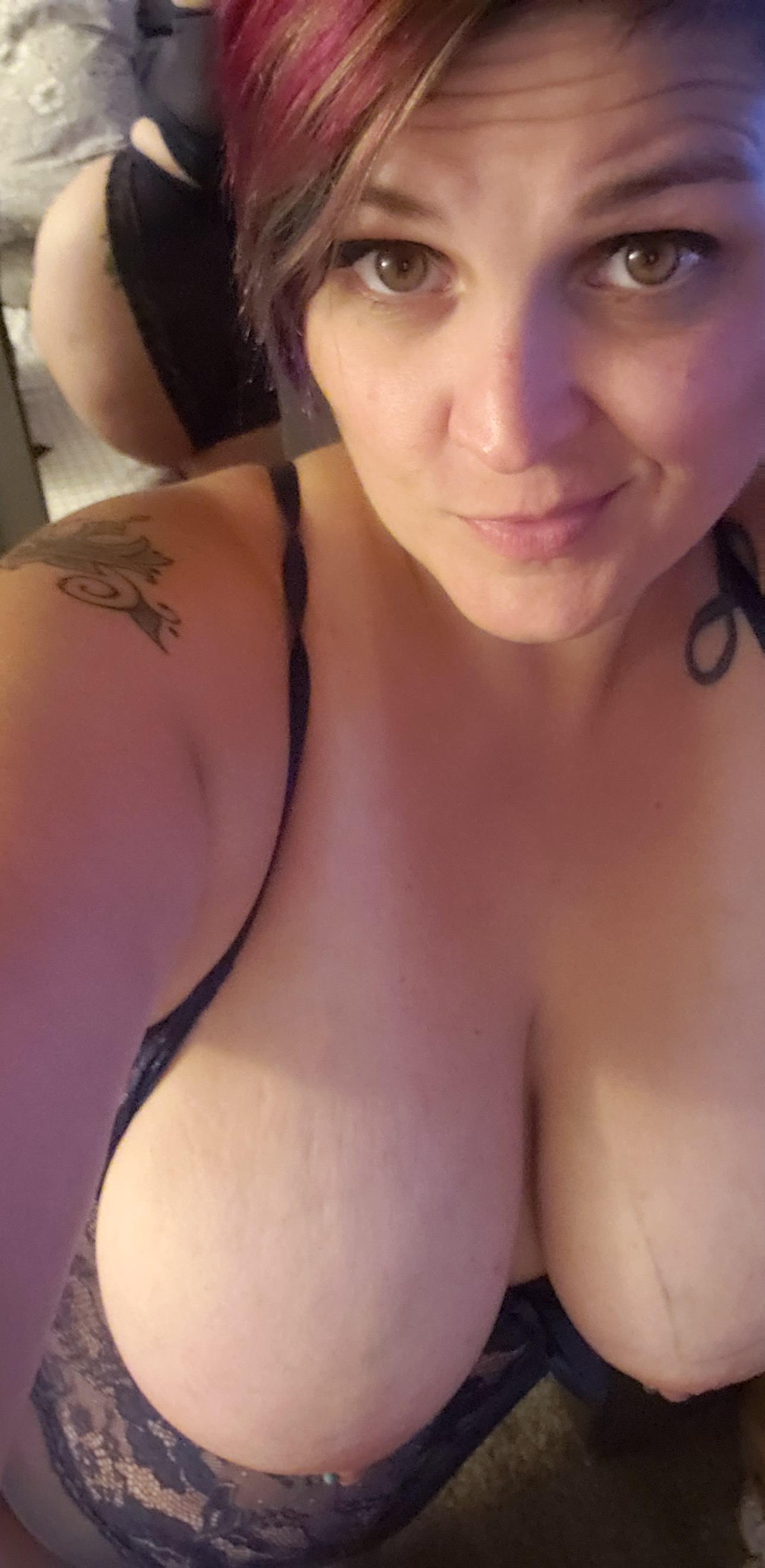 Curvy girl thru and thru 40f selfpost