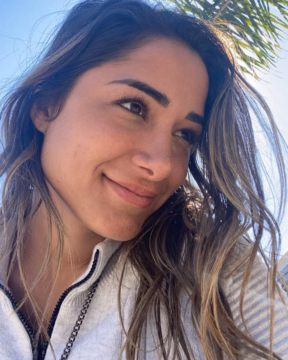 Facts about this pic:  I may not look the best no make up but I am sooooo happy ...