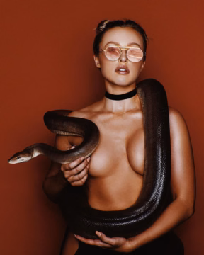 I like big snakes .
.
   ...
