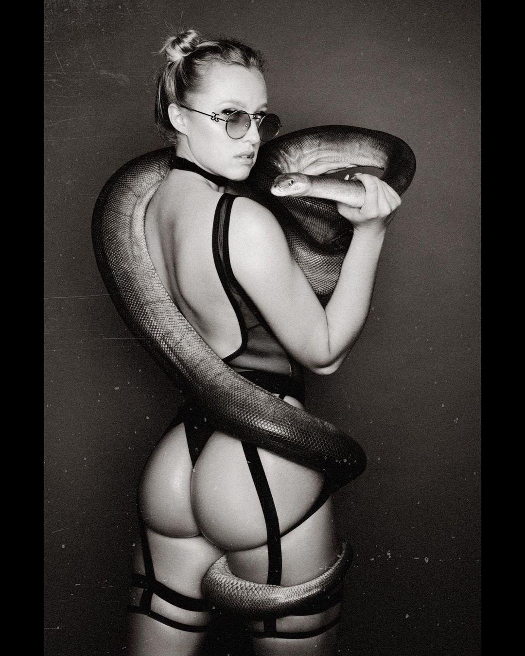 Patrycia Kayy I like playing with snakes the bigger the