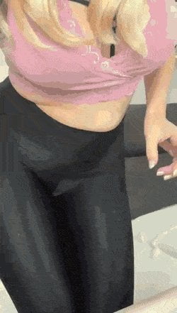 Thicker Blond with perfect body is dancing