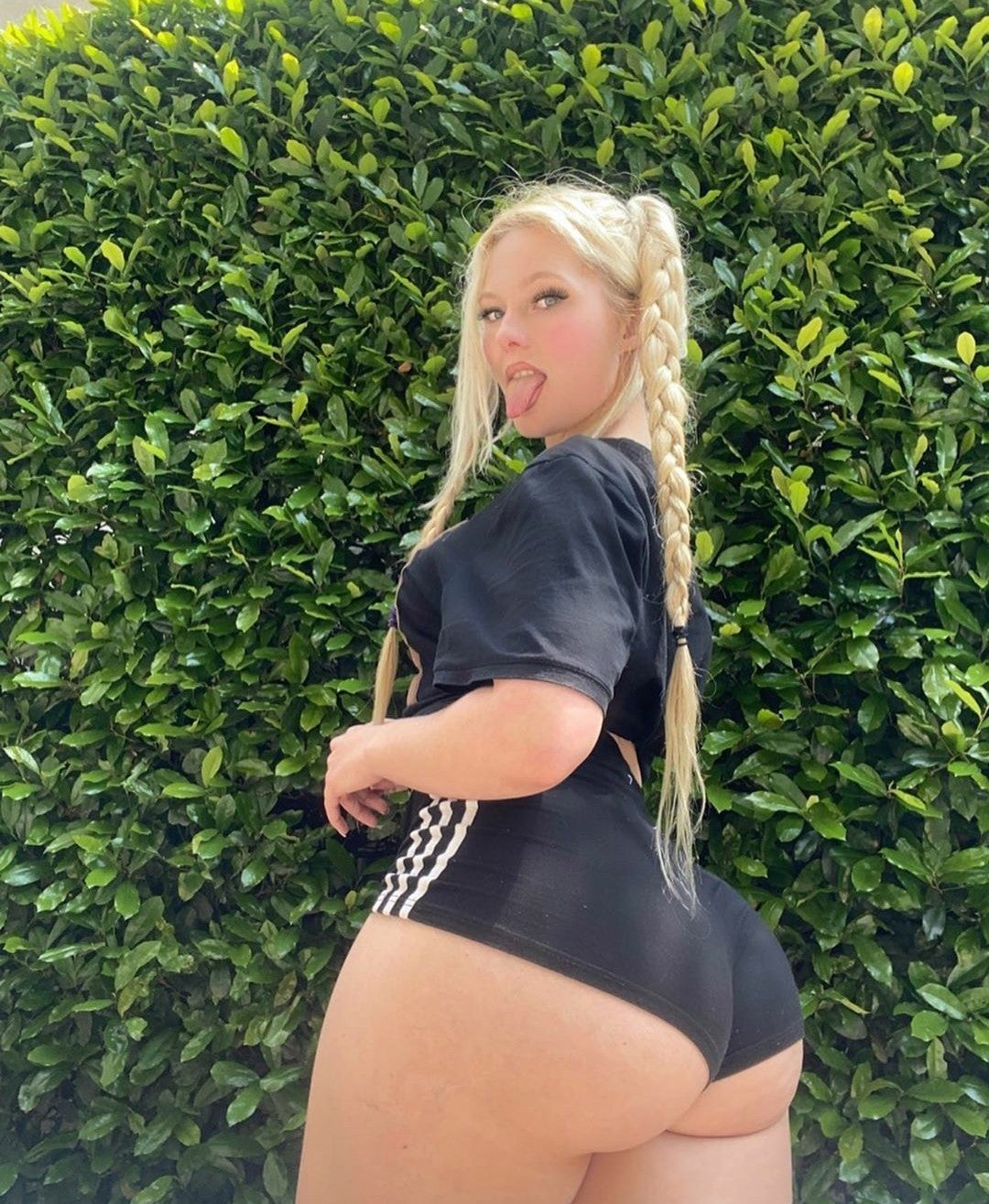 Big booty blonde pawg