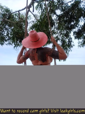 Dat Thick Ass Might Break The Swing