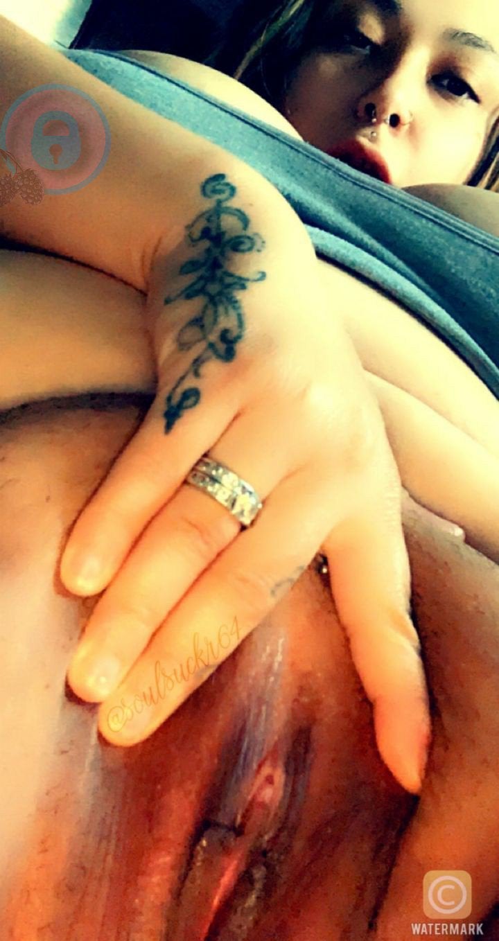 Thicker Shes spreading her lips for you usoulsuckr64