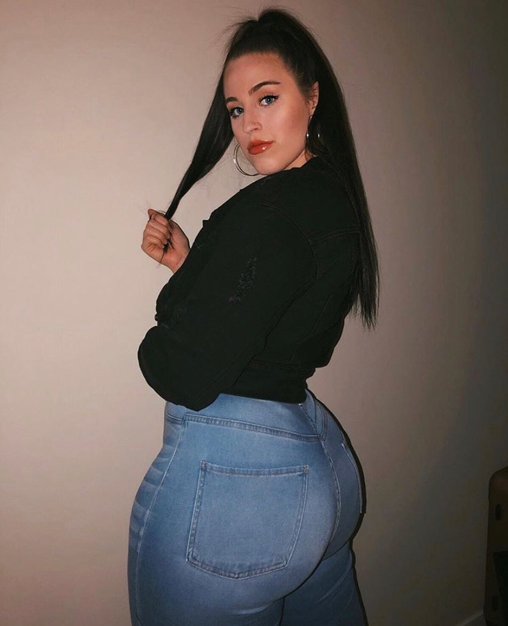 Big booty Brunette