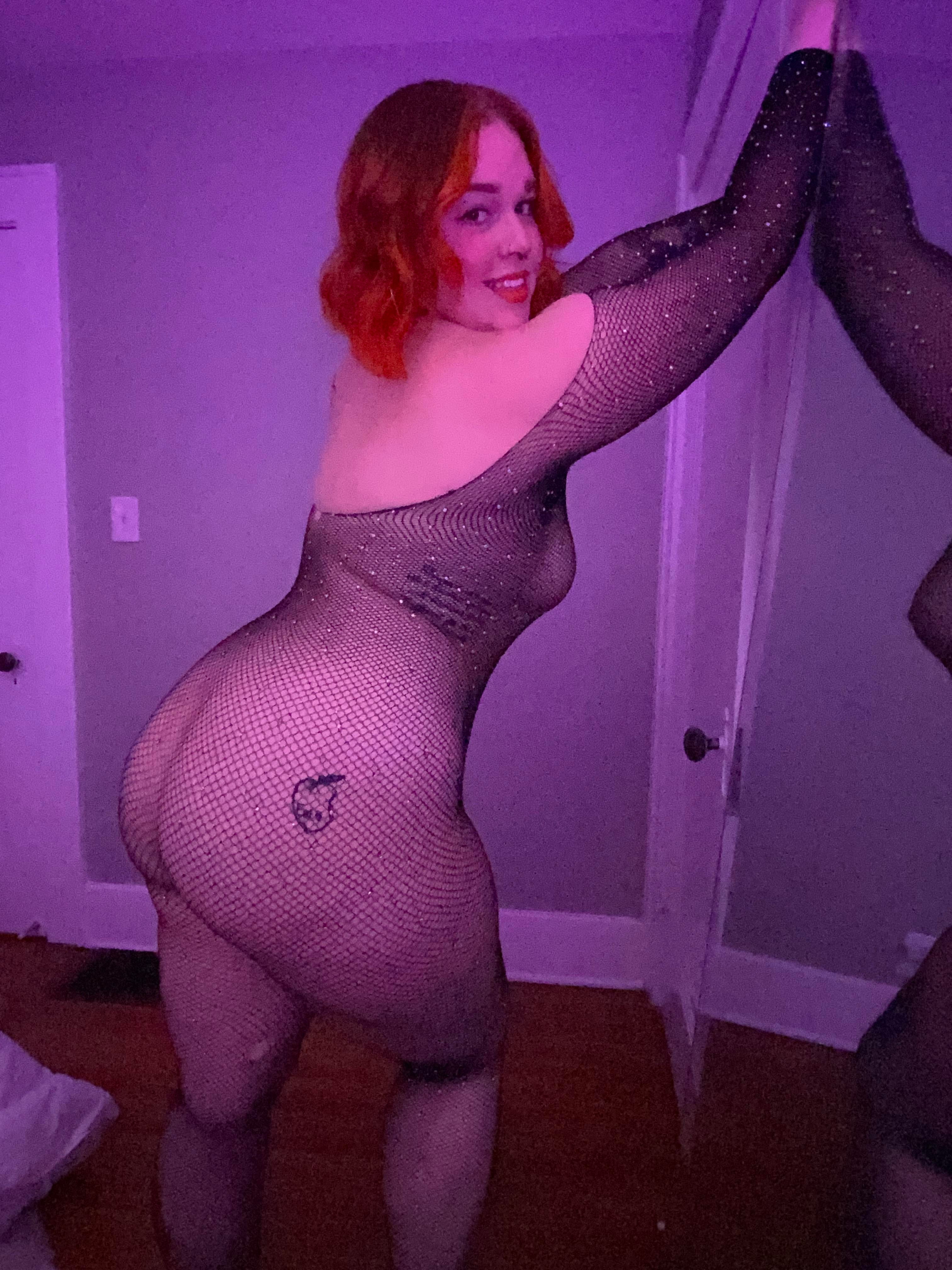 Neon hair and a thick ass What more could you