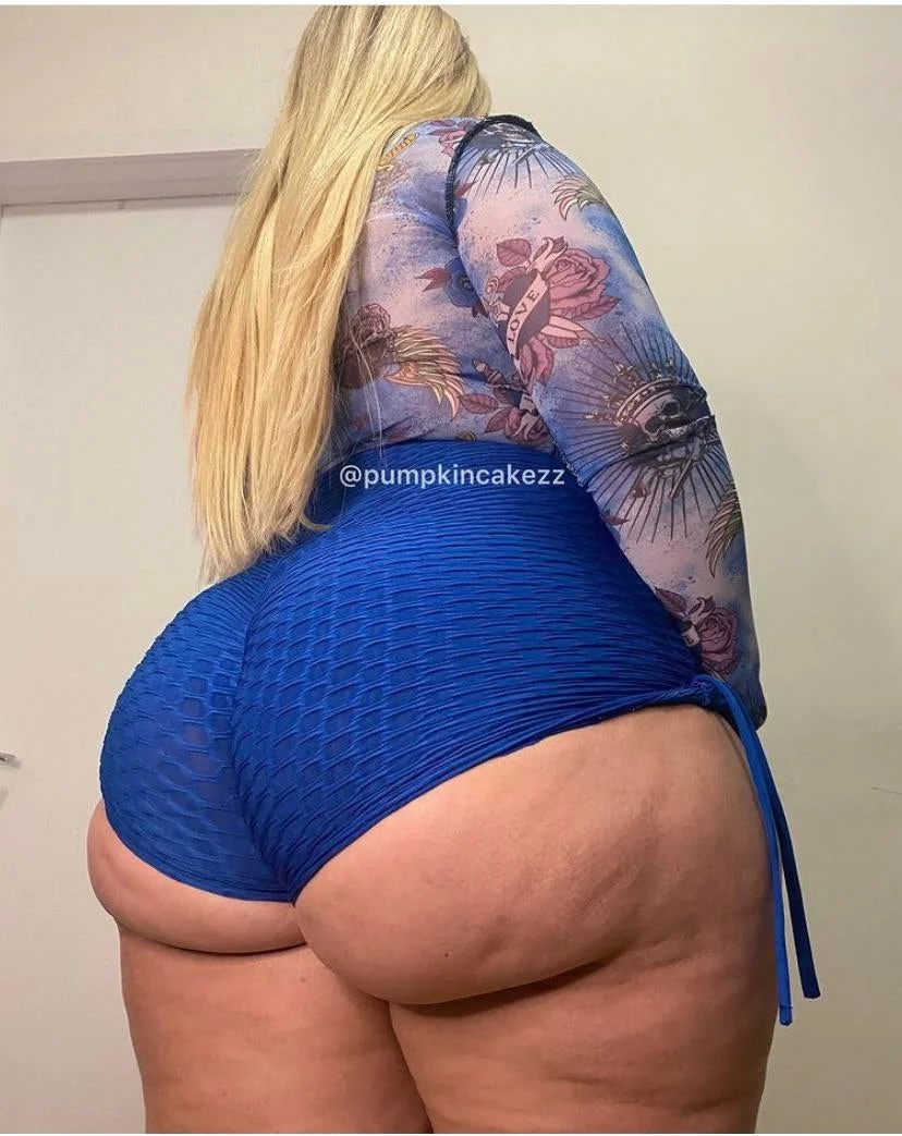 Thicker Pumpkin Cakezzz on IG - HAPPY BOOTY