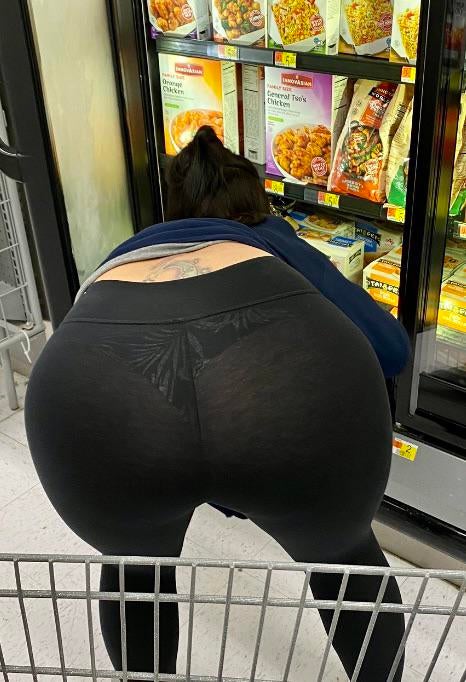 PAWG Guess I shouldnt have worn these to the story