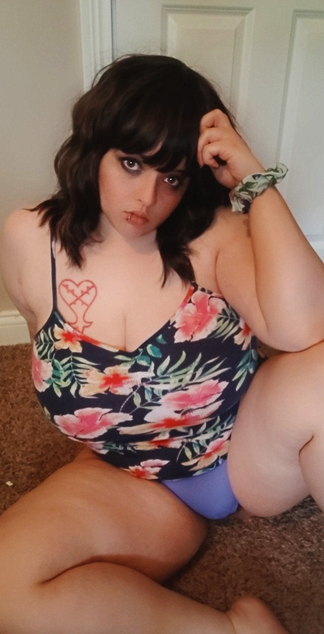 Thick af with big ass tittieswhat do you think