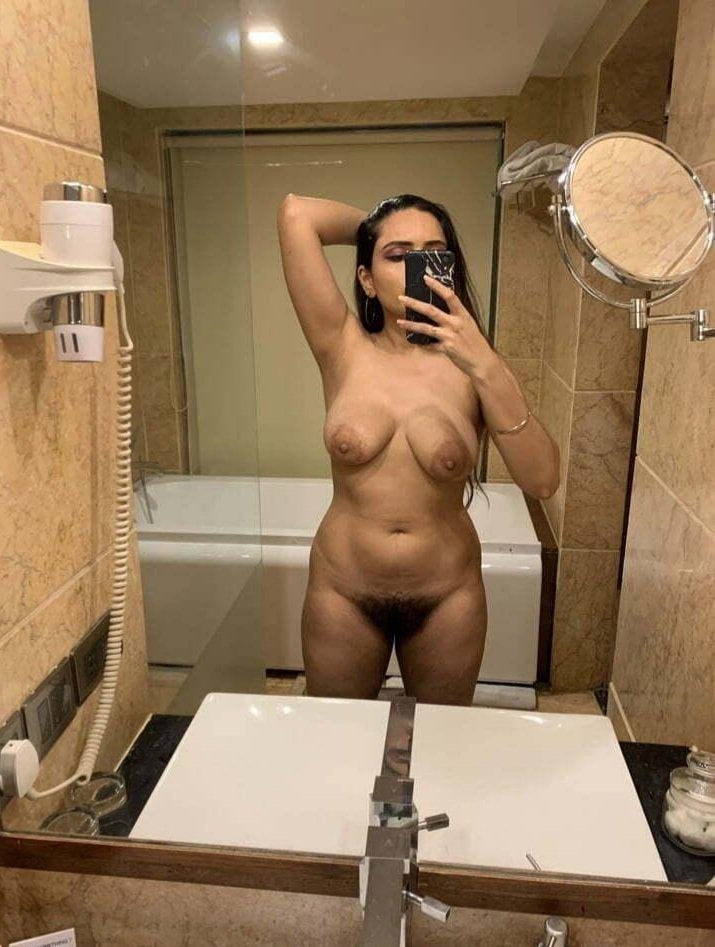 Female 27 huge bush what do you think Thick