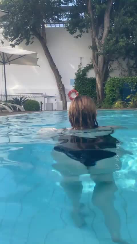 Wanna fuck in the pool