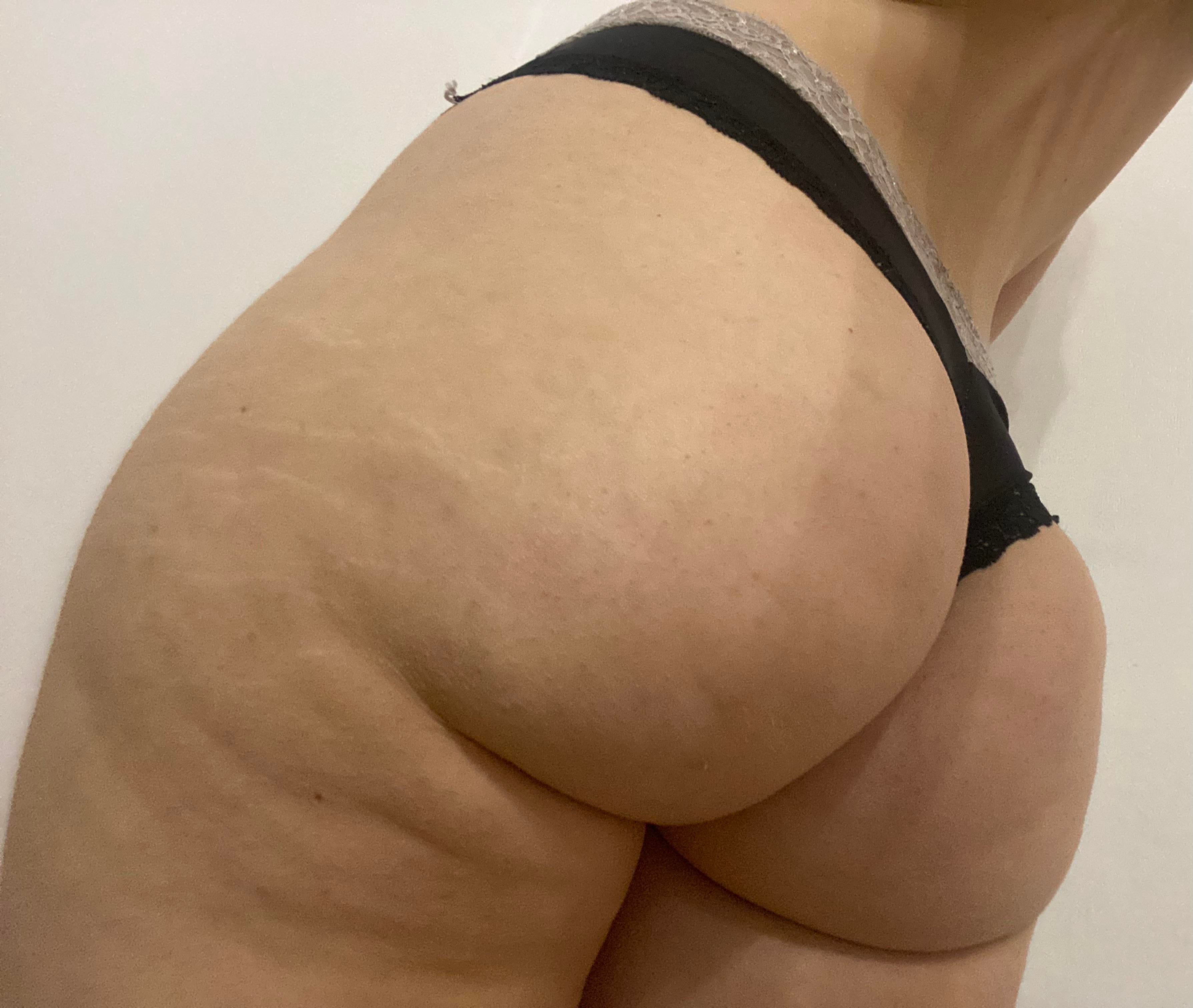 Can someone appreciate this fat ass Thick White Girls