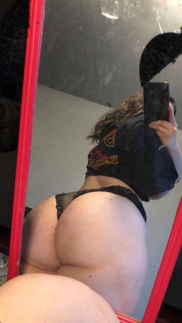 Do any of you like my ass Thick White