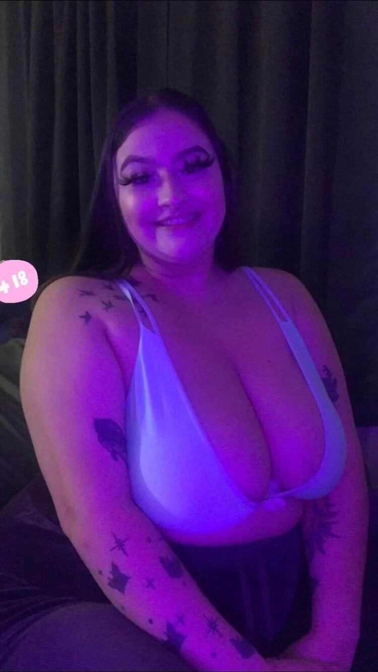 Do you like super thicc milffs Thick White Girls