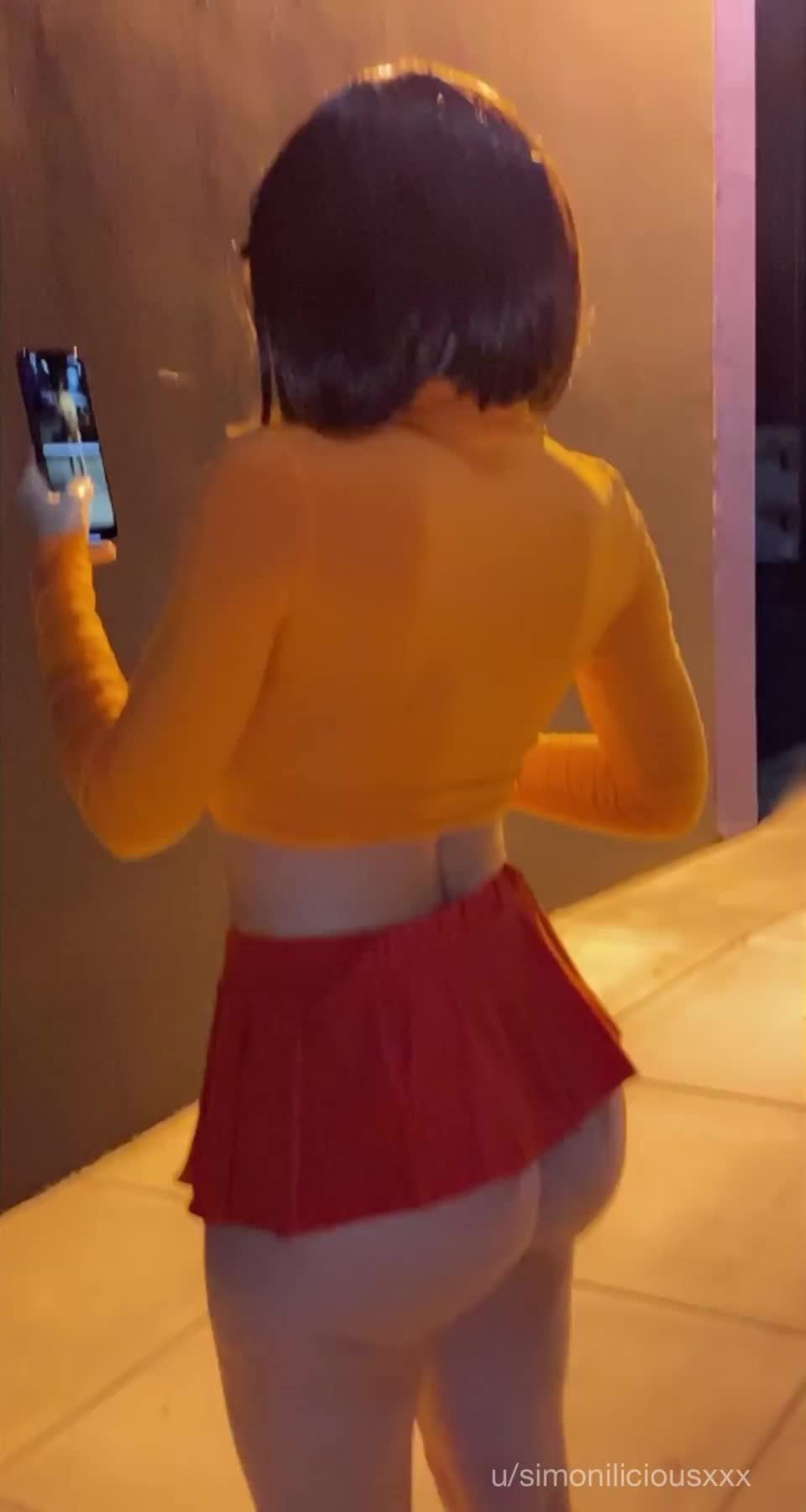 Velmas thick ass