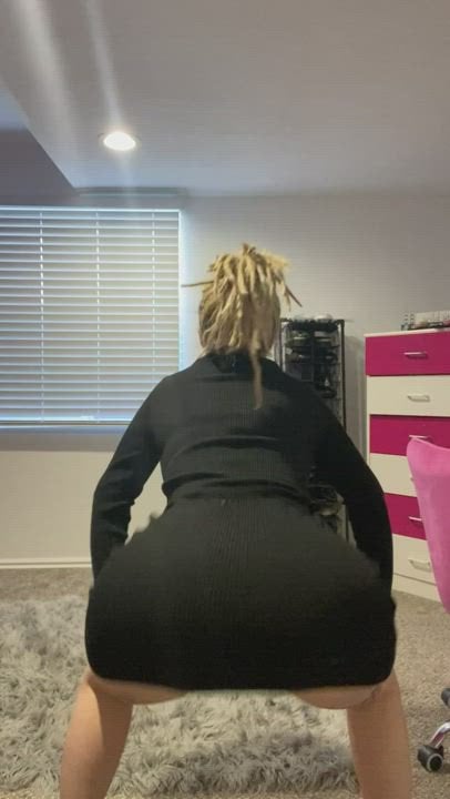 PAWG Didnt know all that ass was under that sweater