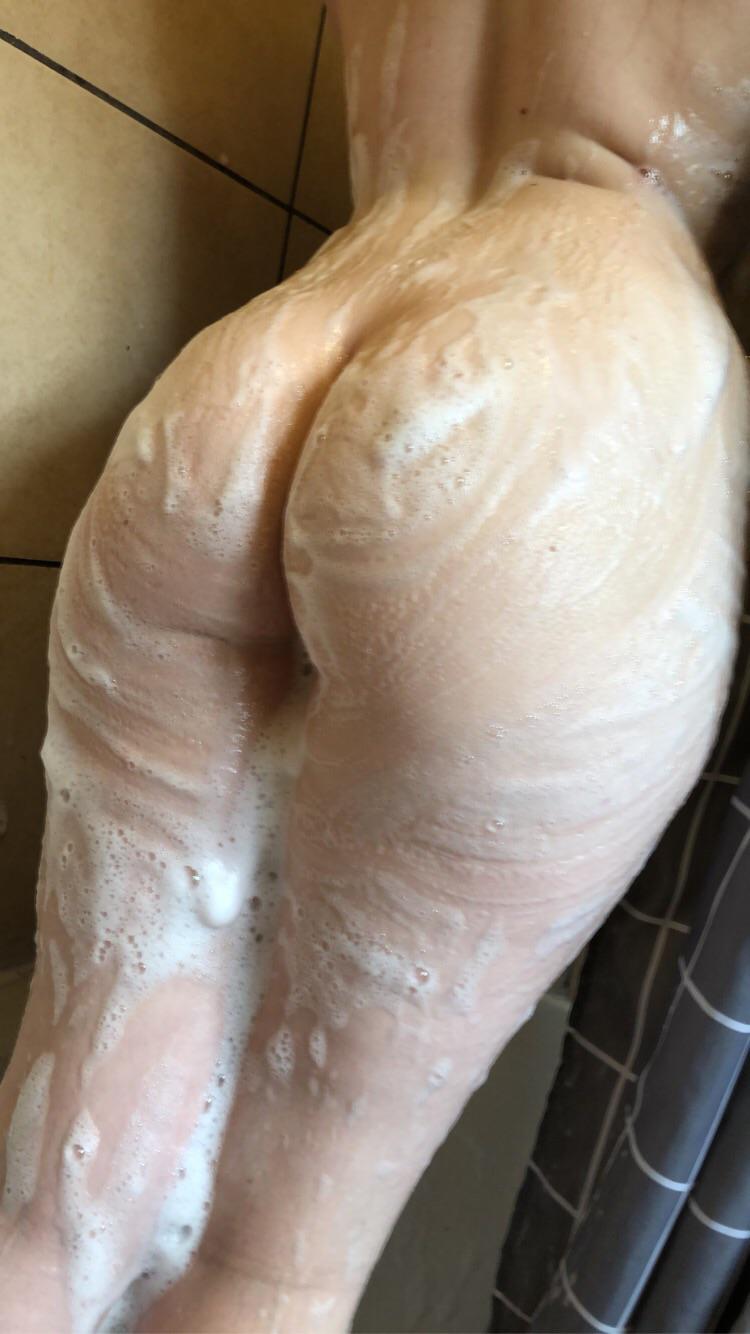 PAWG Would you clap my cheeks in the shower
