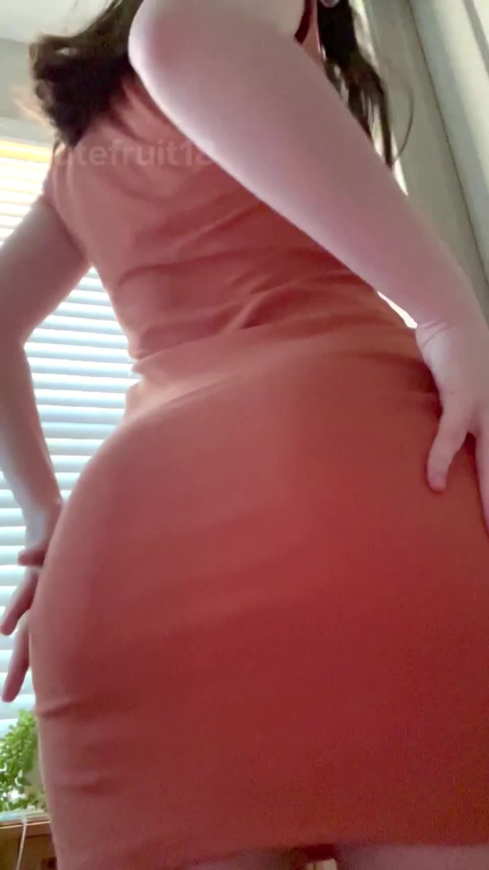 PAWG im not wearing any panties under this dress want