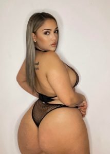Would you date a thick girl like me?