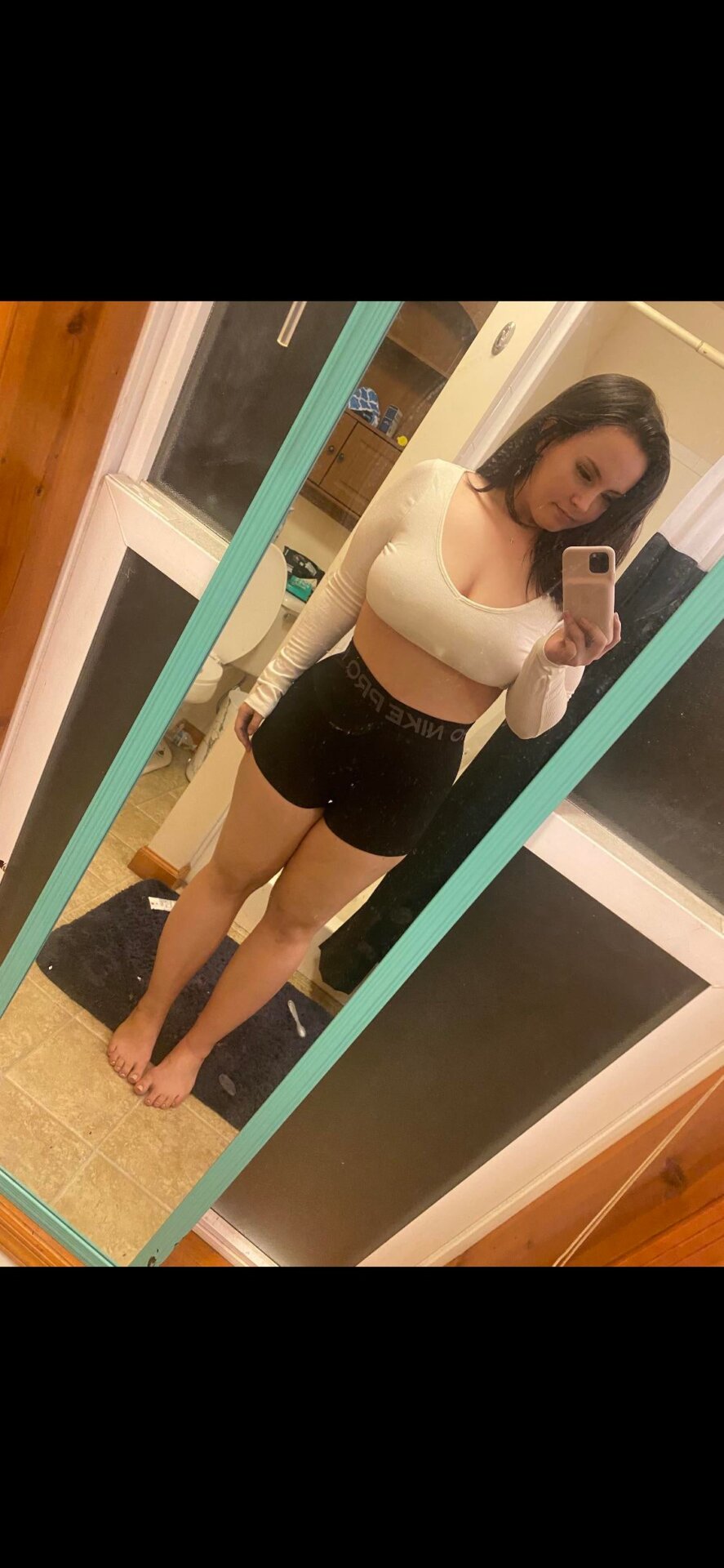 1648361103 120 Goodnight Thick White Girls