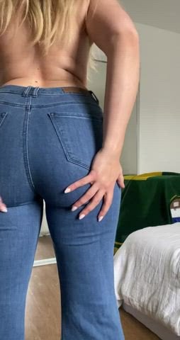 PAWG Hoping to get lucky with a cock between my