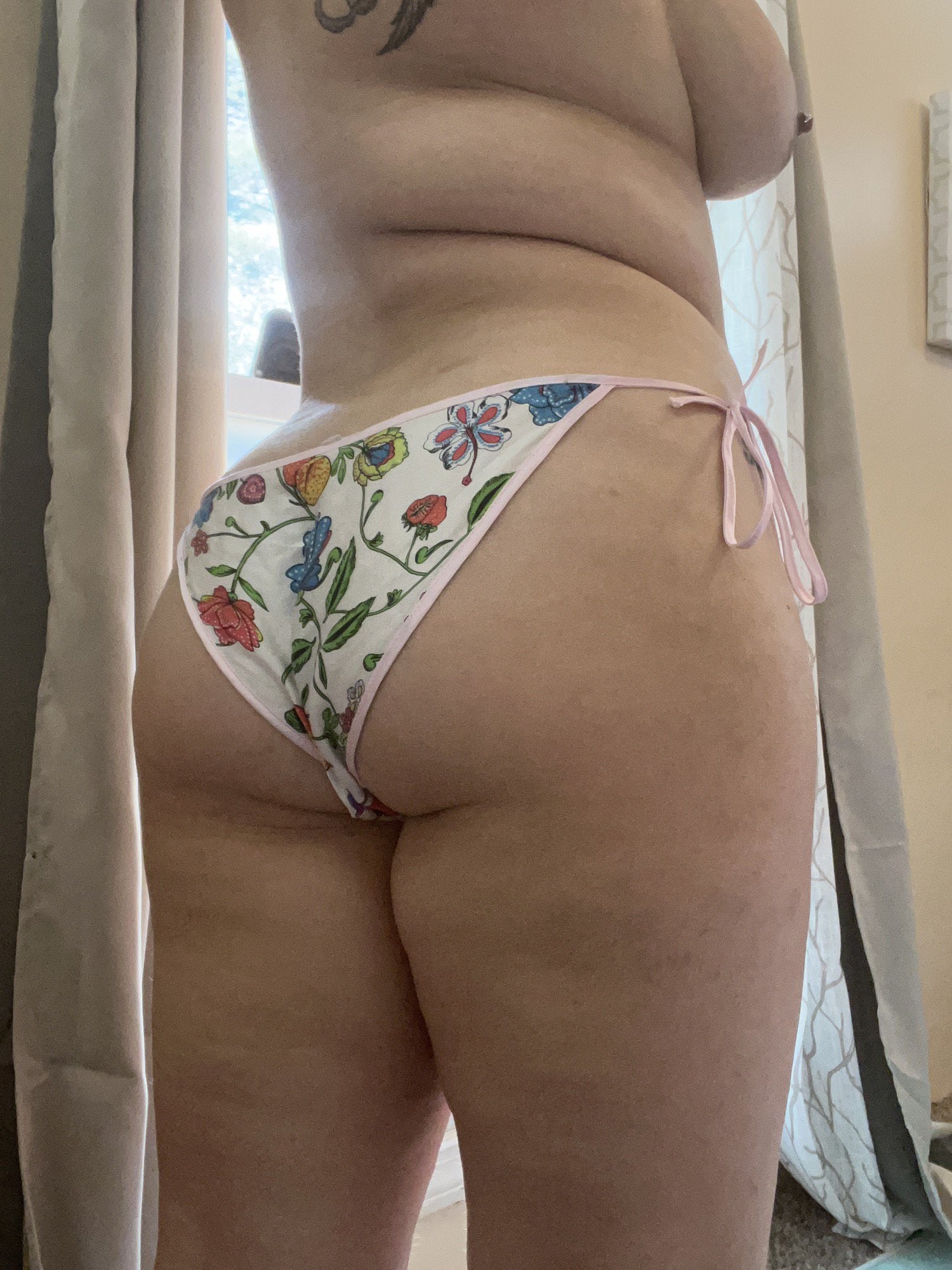 Thicker Happy hump day from my thick milf ass