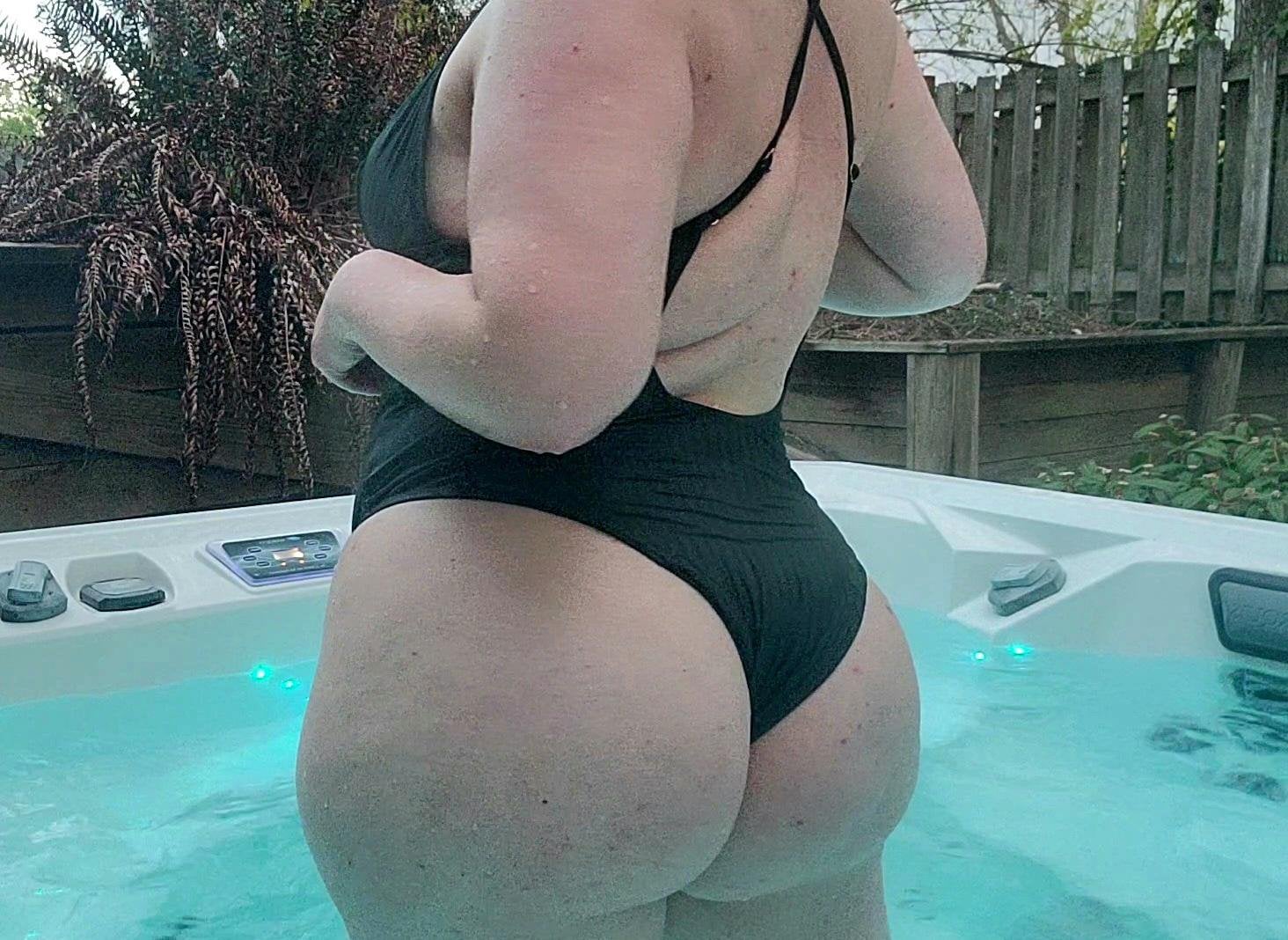 Wanna have some hot tub fun with the thick mom