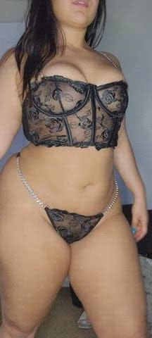 Are thick MILFs your type?