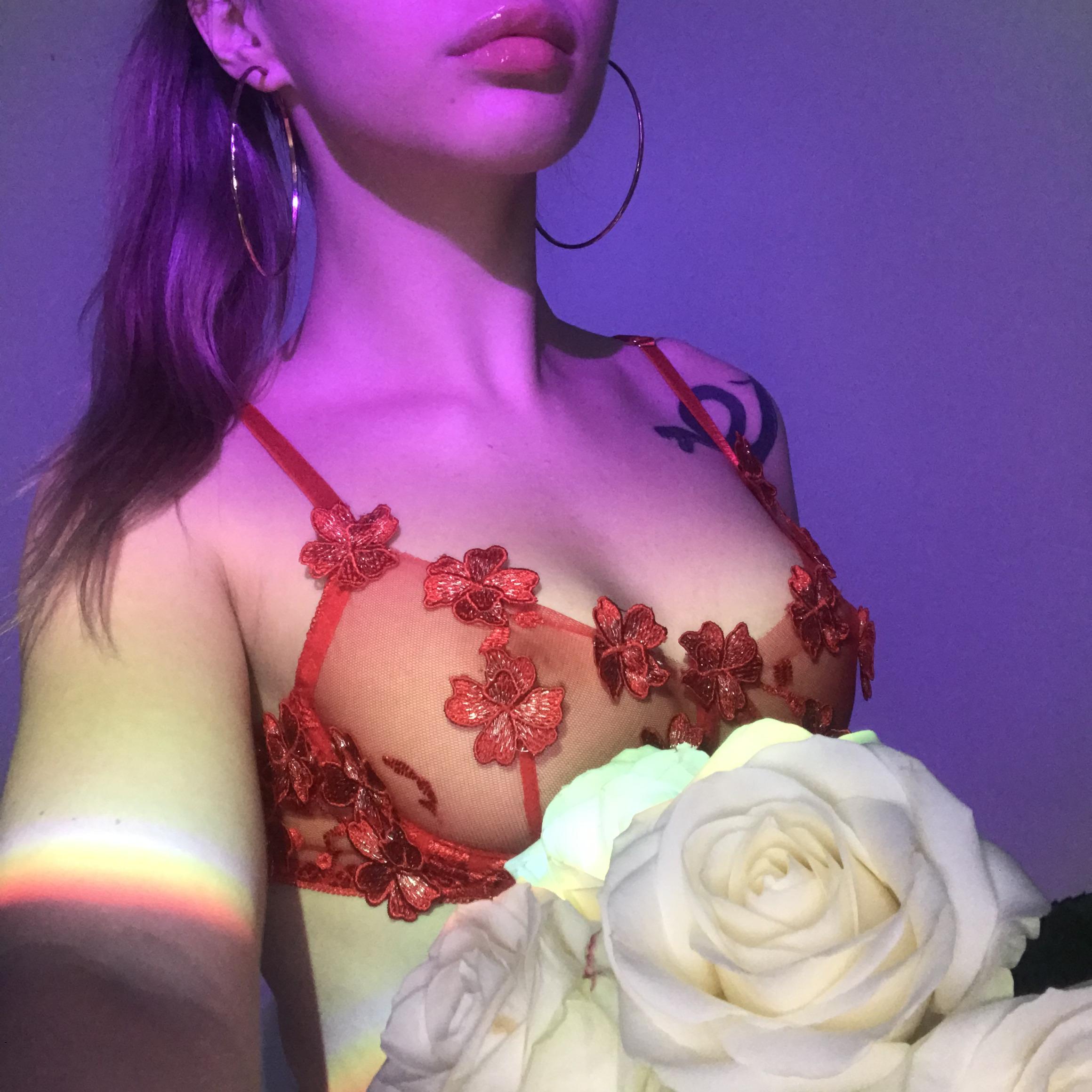 Flowers gt Sex Thick White Girls