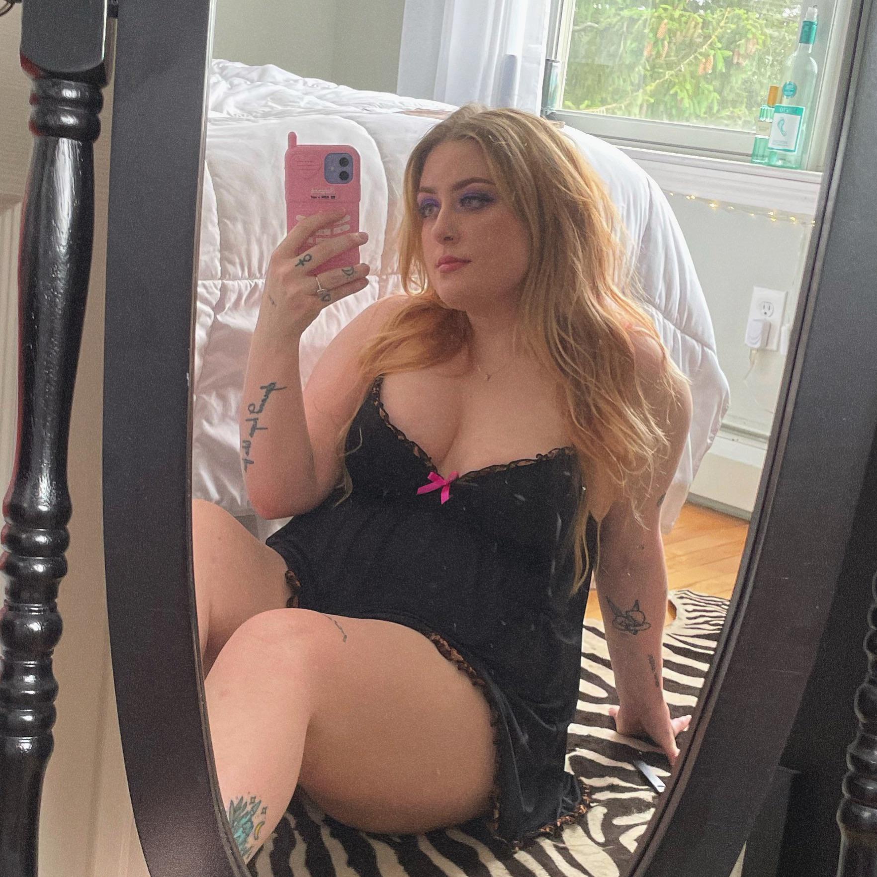 anyone looking for a thick gf Thick White Girls