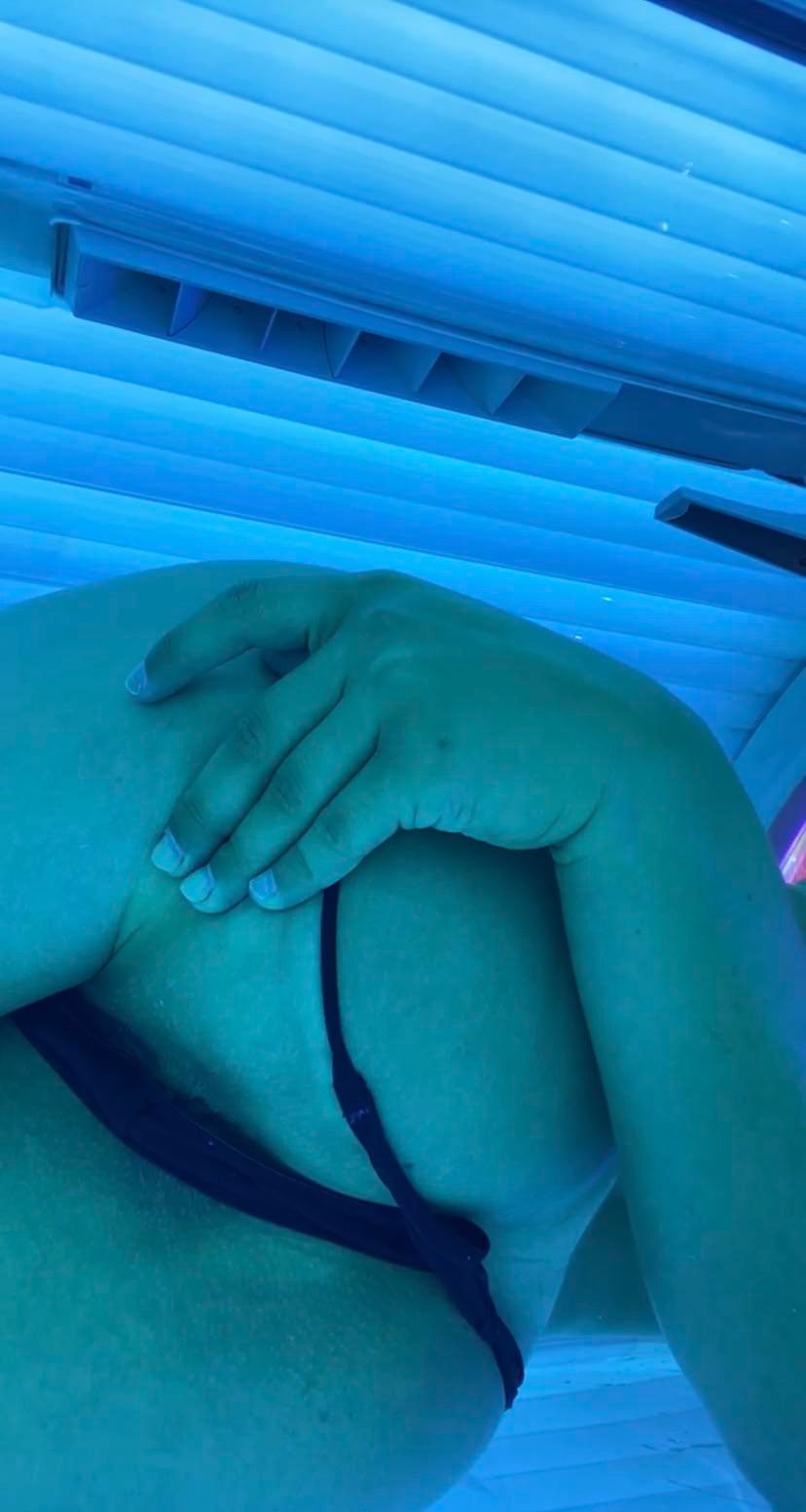 tanning is fun Thick White Girls