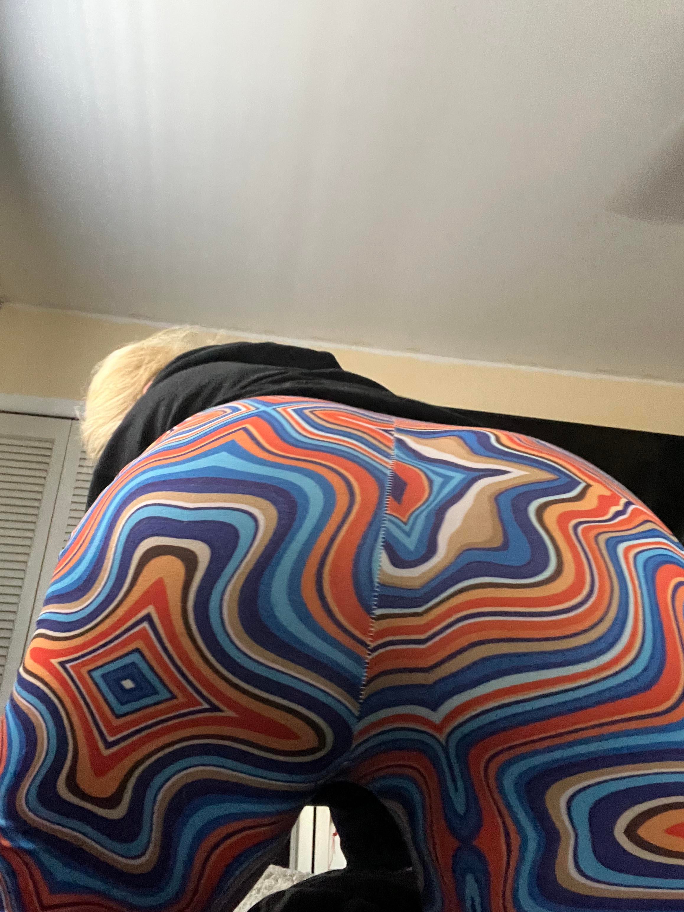 PAWG these pants make my ass look phat
