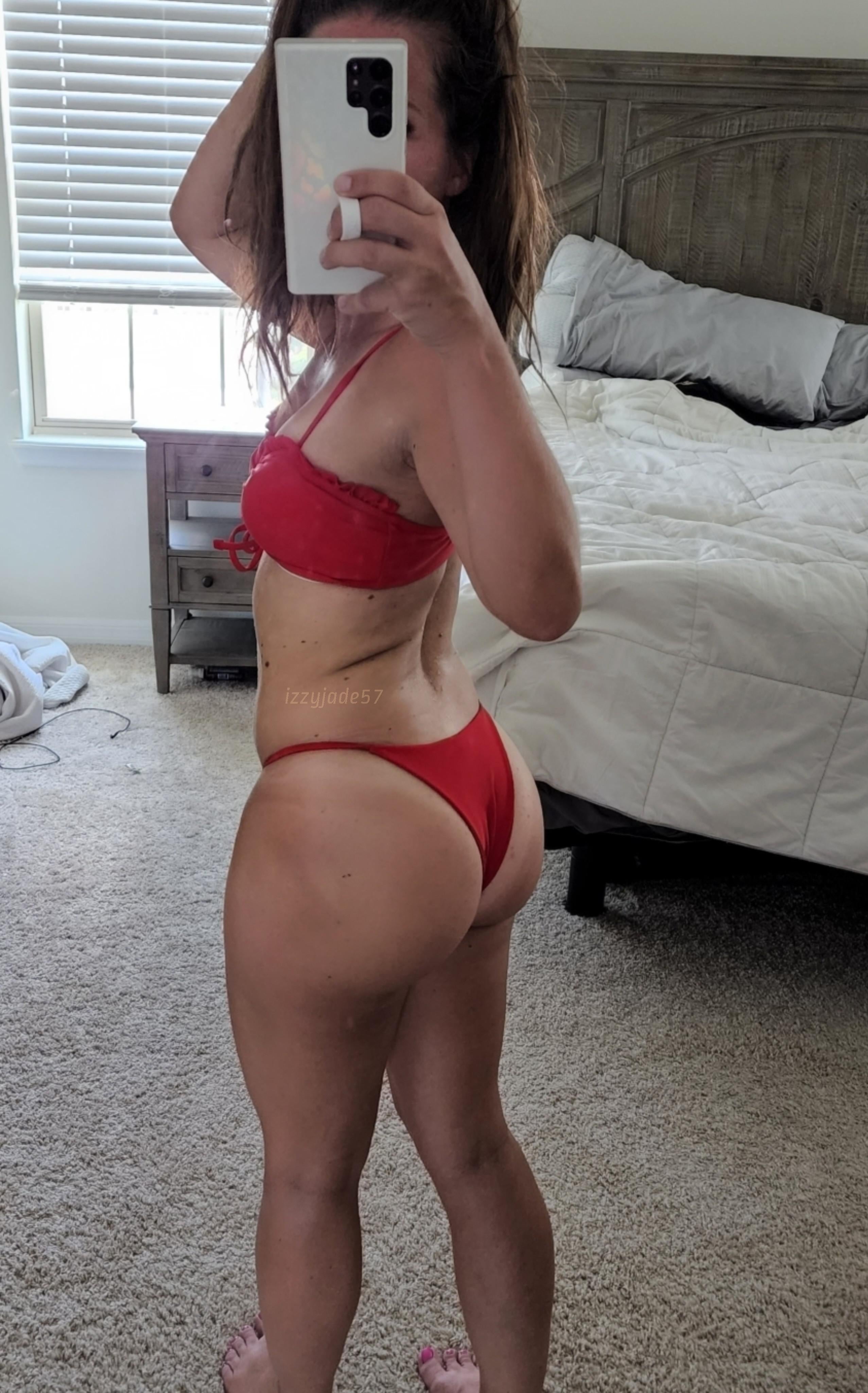 PAWG just a mom of 2 flaunting my little bubble