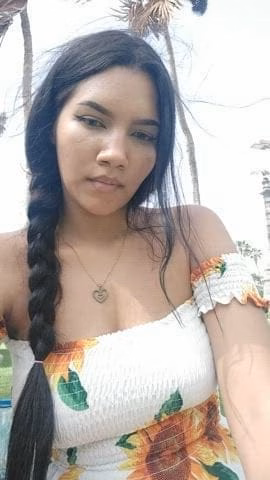 I just couldn't resist getting my tits out in the middle of the beache I hope no one saw me