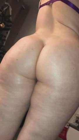 Would you like to fuck my big oiled ass