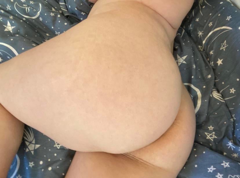 Another day another ass pic Thick White Girls