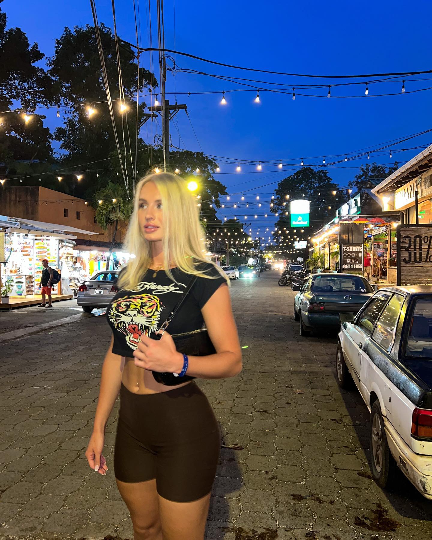 1671850439 158 Beach town Vega Thompson