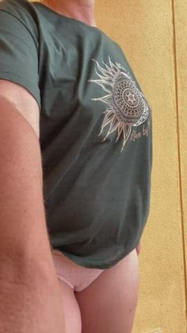 Can I be your thick neighbor teasing on the front