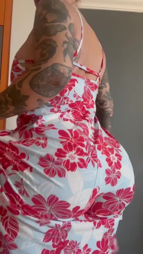 PAWG dresses with no panties so you can use me
