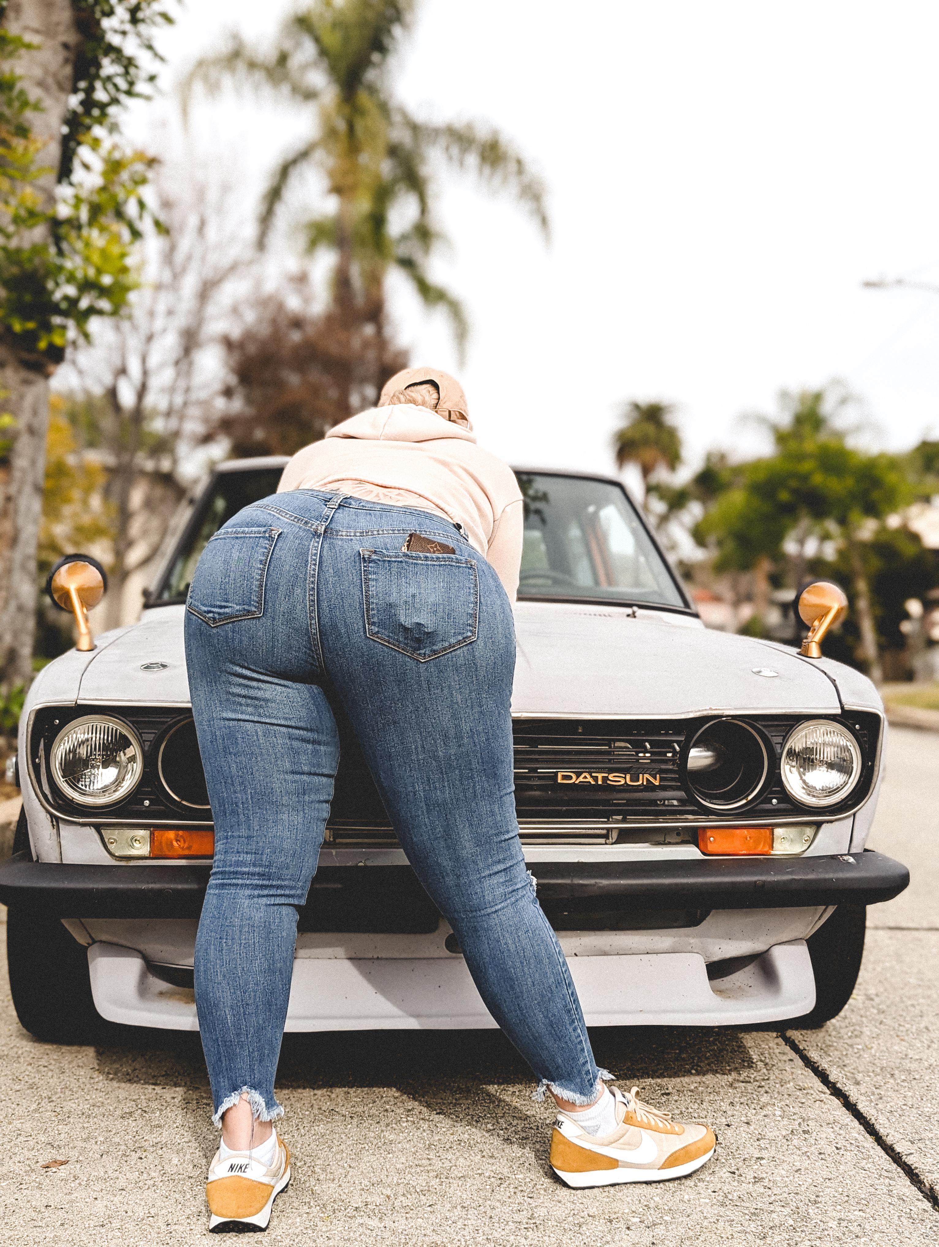 PAWG let me check something under the hood