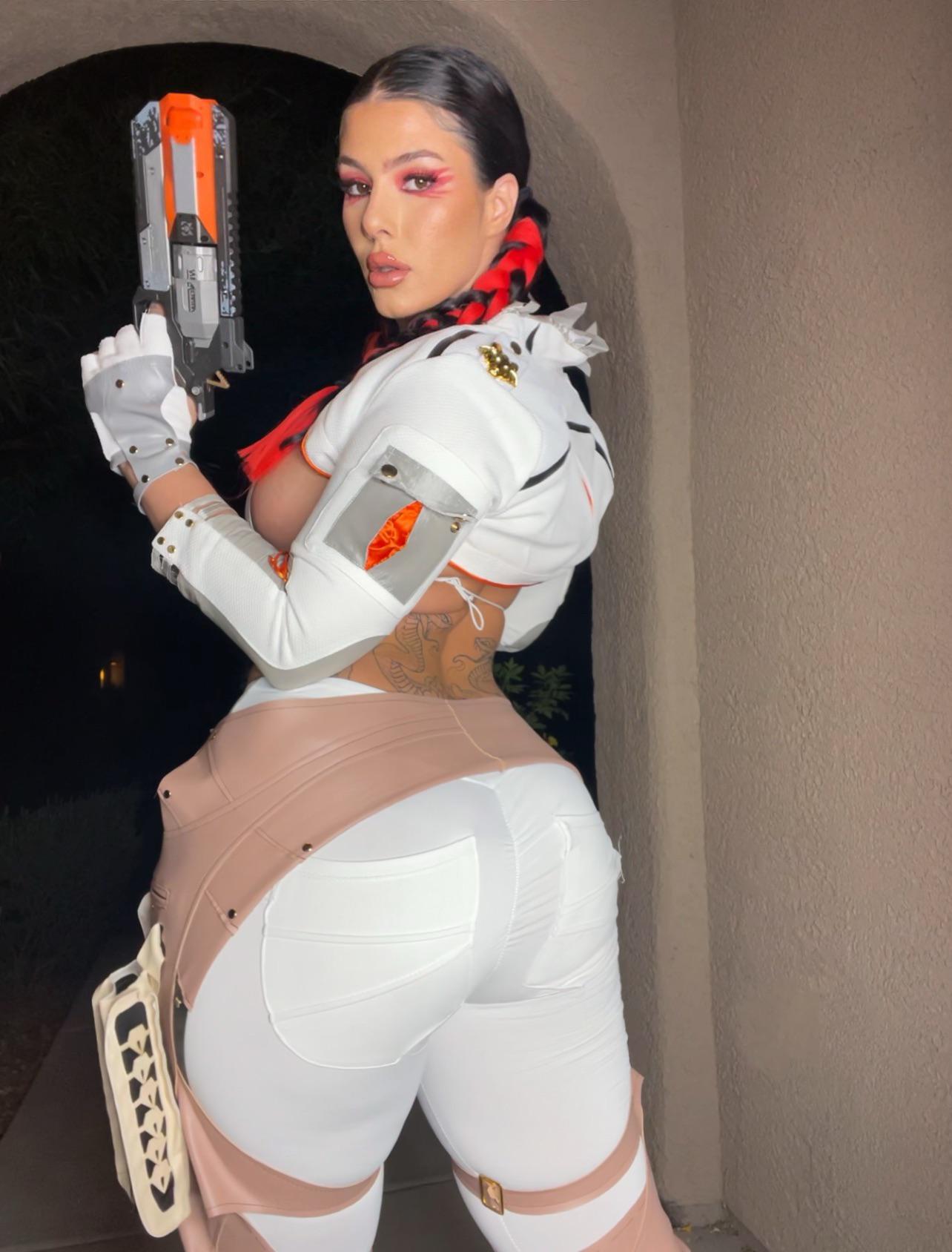 Loba from Apex legends by Zoe Renea me Thick Ass