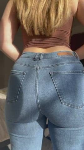 PAWG Big ass in 4k would you play with it