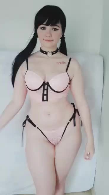 Im just a girl who likes to show my booty