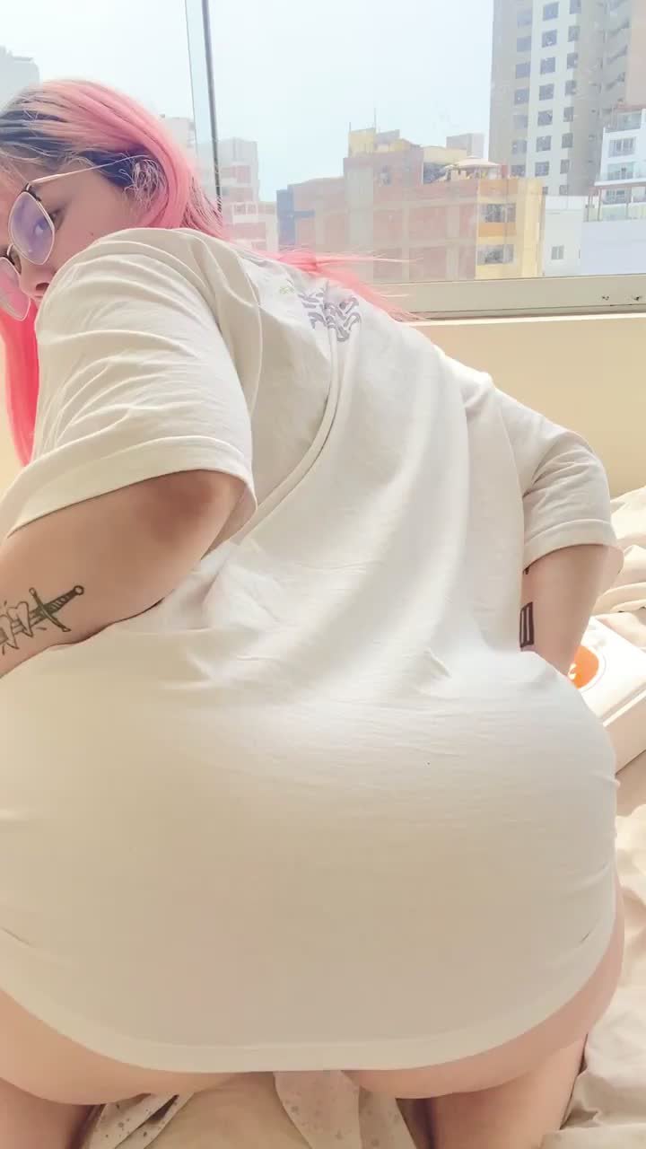 My thick ass is very hungry Thick White Girls
