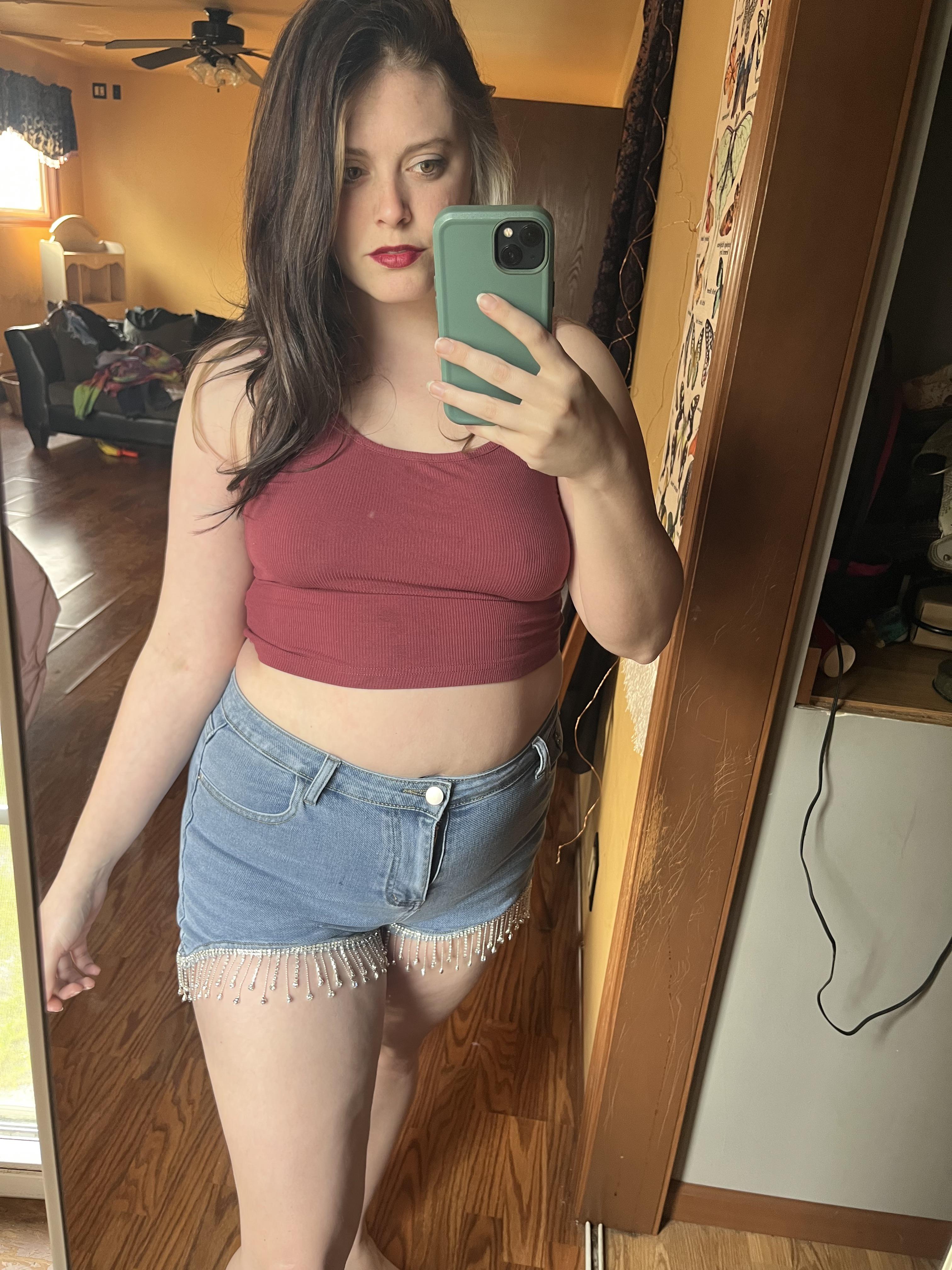 Does the clothed photo get attention Thick White Girls