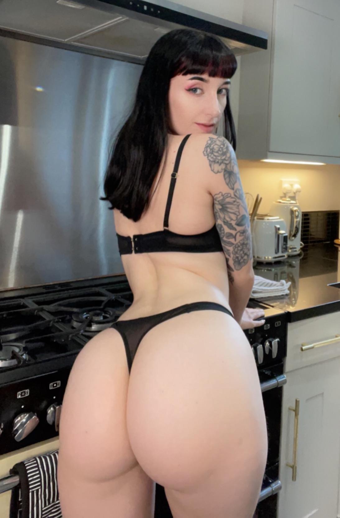 PAWG Dinner is in the kitchen its me Im dinner