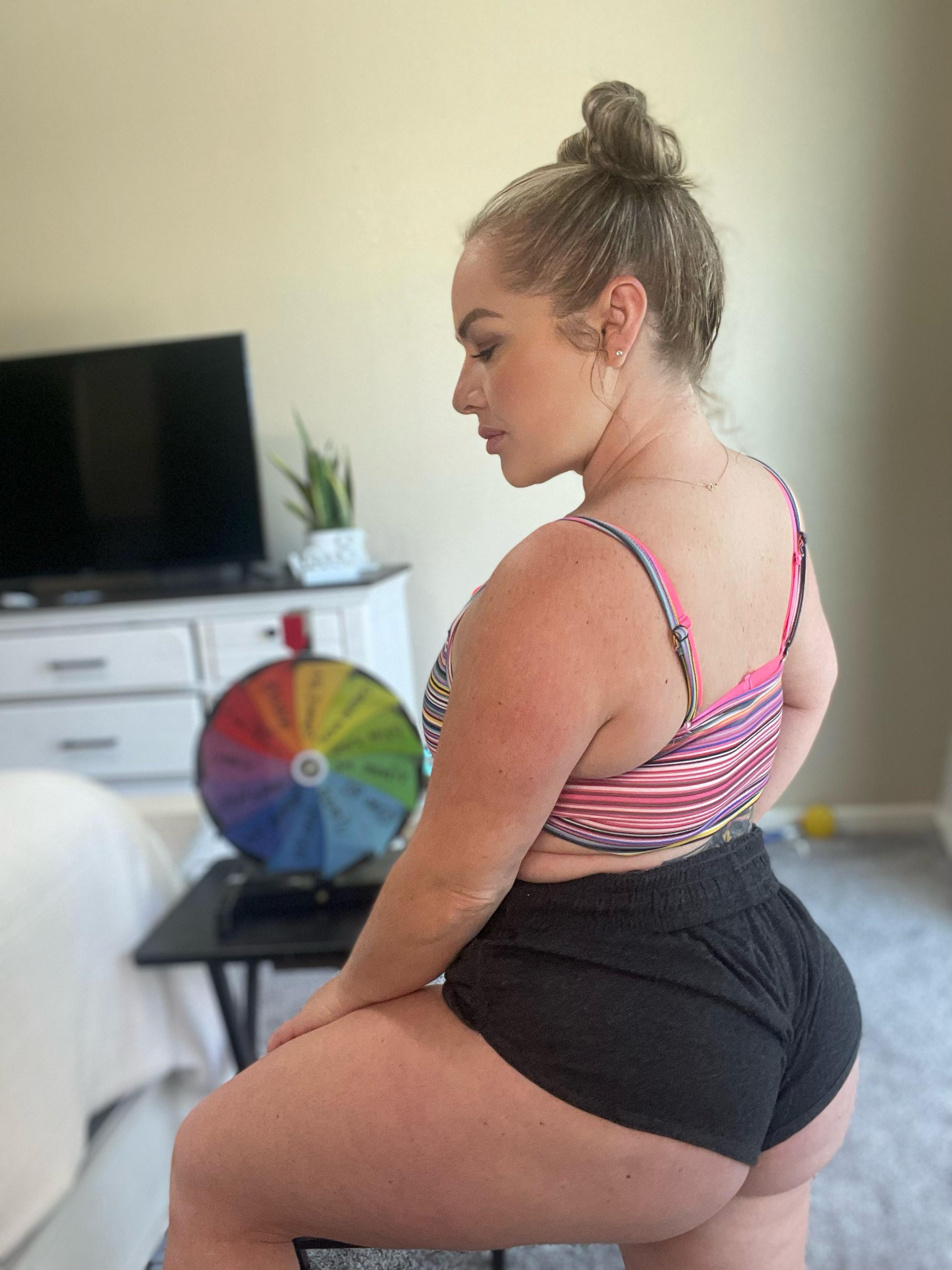 PAWG Thinking about my next live show on Friday