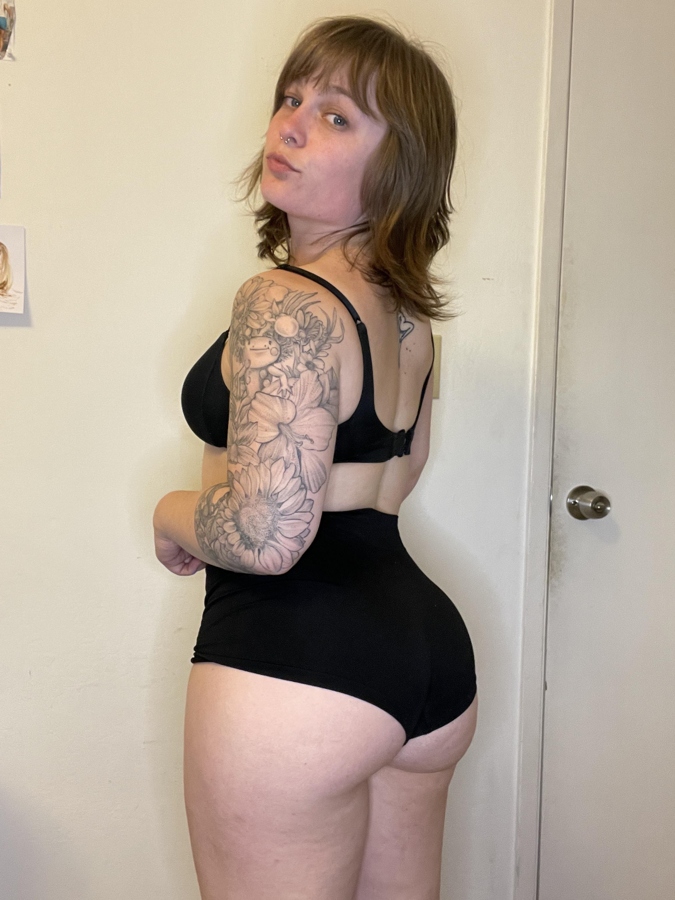 PAWG Too big for my body or proportional