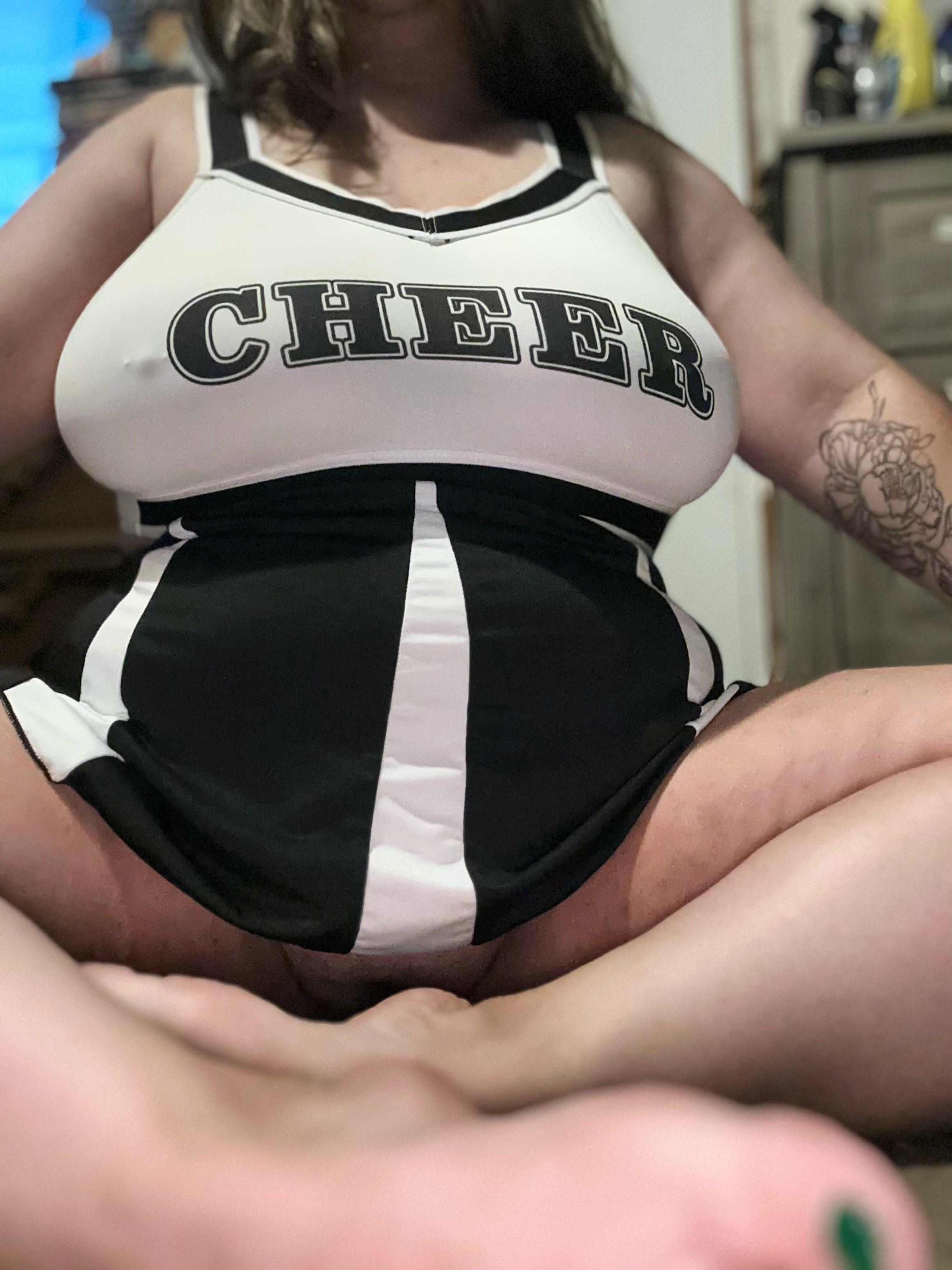 Come have fun with this naughty milf Thick White