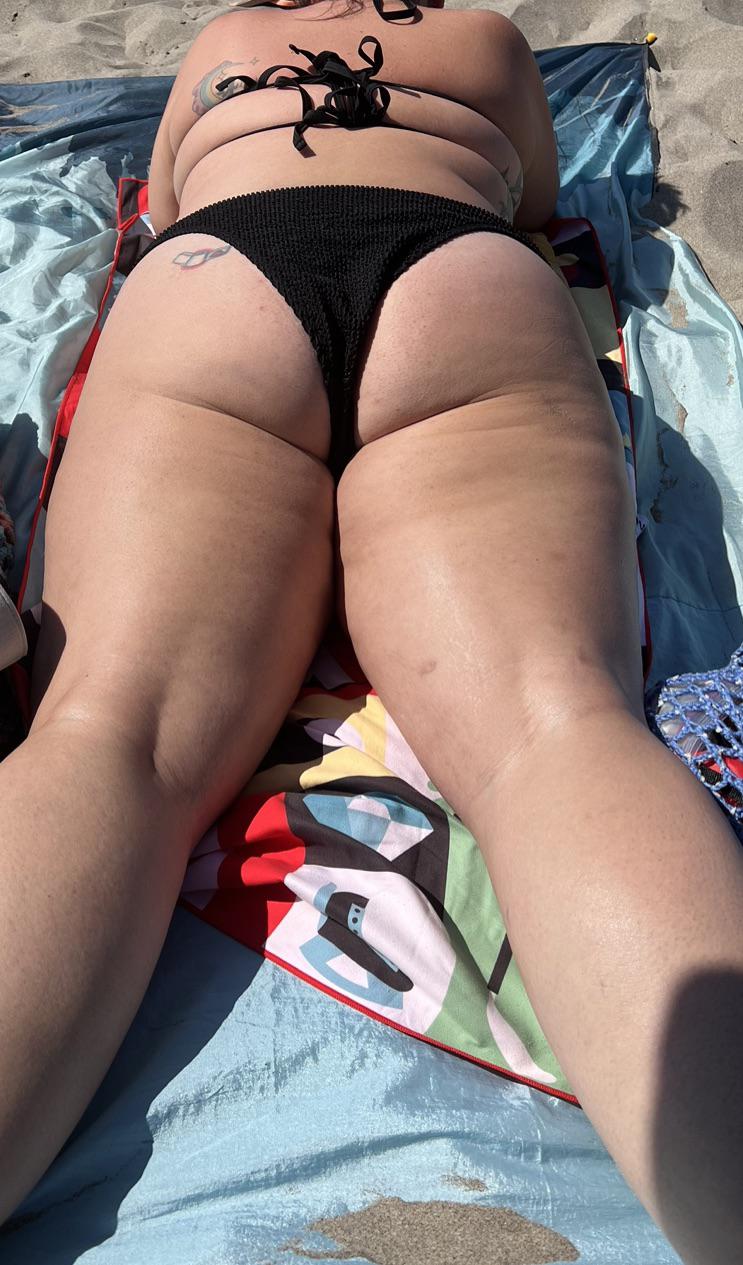 I gave a show at the beach Thick White